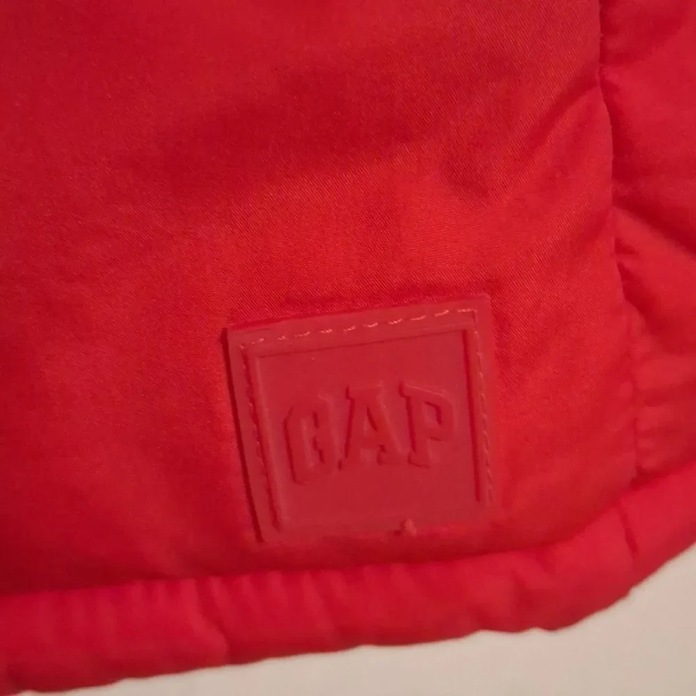 Red Gap kids Large puffer vest zip up